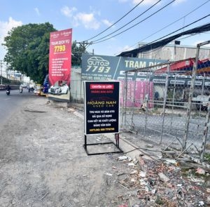 Bảng hiệu hộp đèn đứng giá rẻ - Quảng cáo Hoàng Thiện