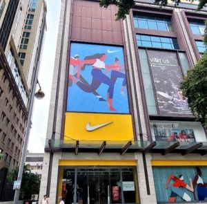 Làm bảng hiệu ngoài trời có bền không? htsolution.vn