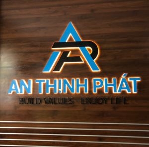 Bộ chữ inox sơn đèn sáng chân gỗ MDF