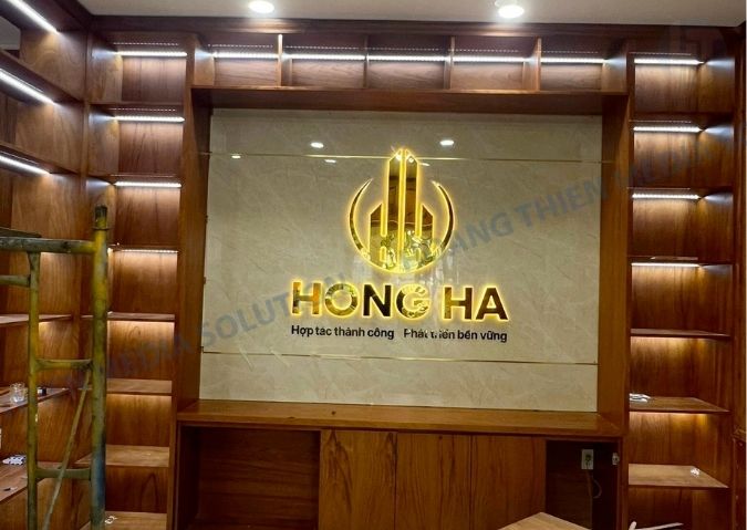 bảng hiệu alu chữ mica