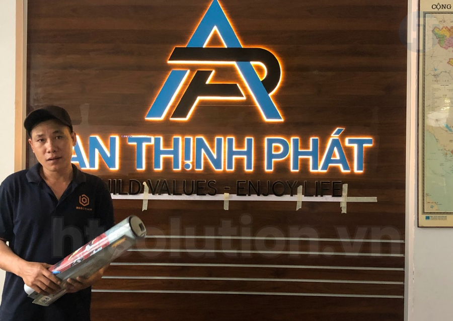 bộ chữ inox sơn đèn sáng chân gỗ mdf