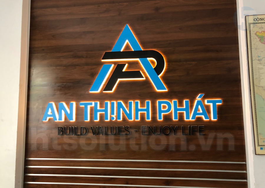 bộ chữ inox sơn đèn sáng chân gỗ mdf