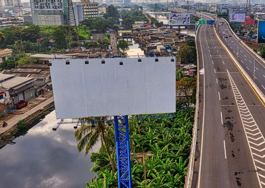 Quảng cáo pano ngoài trời