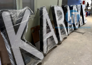 Lên bộ chữ karaoke và logo hộp đèn cho khách tại Quận 1